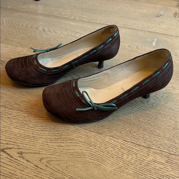 Chic Brown Suede Flats with Teal Trim - Picture 6 of 9